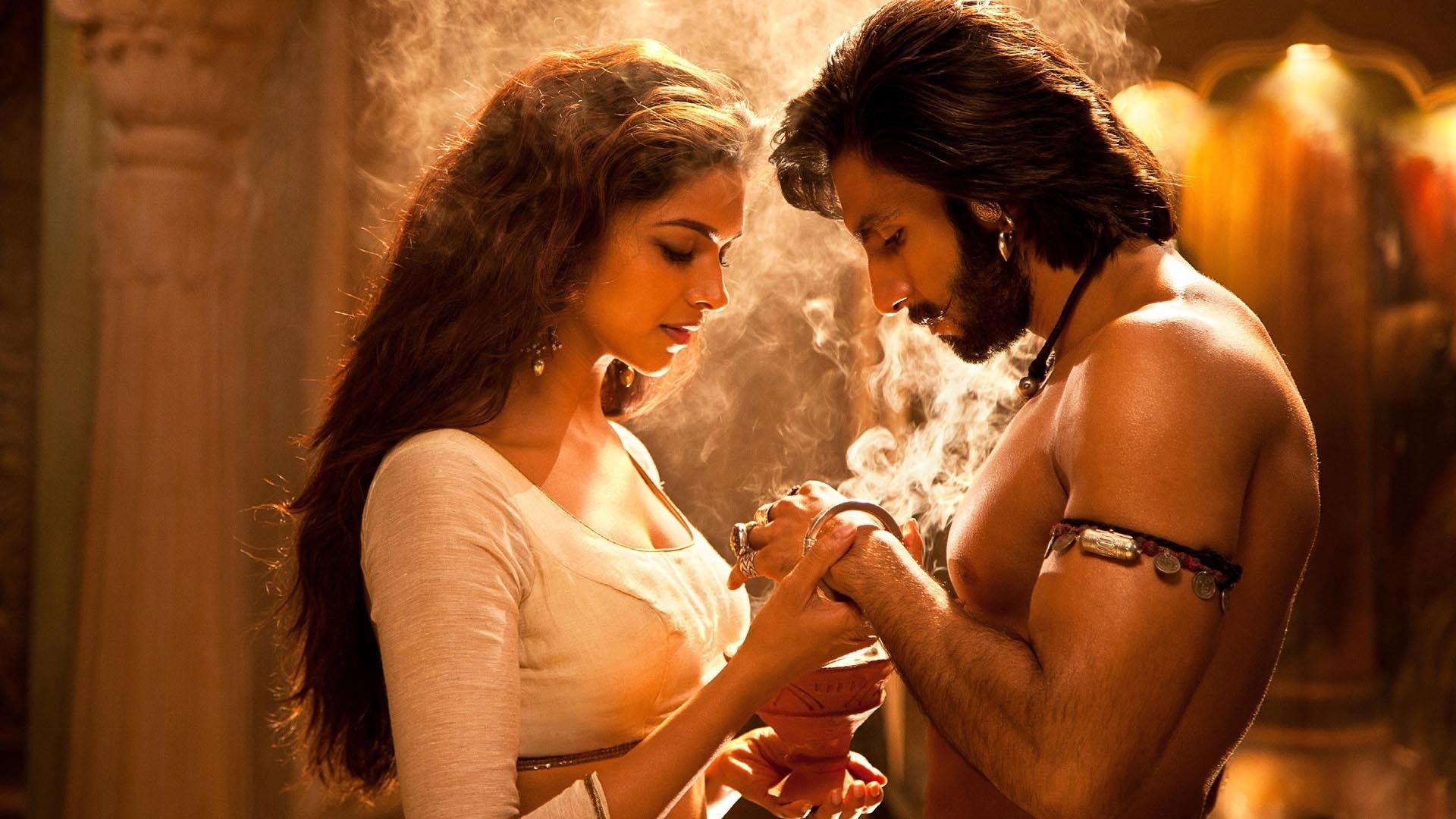 Goliyon Ki Rasleela Ram-Leela | 2013