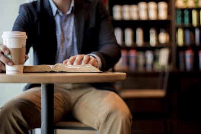 Top 10 Reasons Why You Should Date A Book-Lover